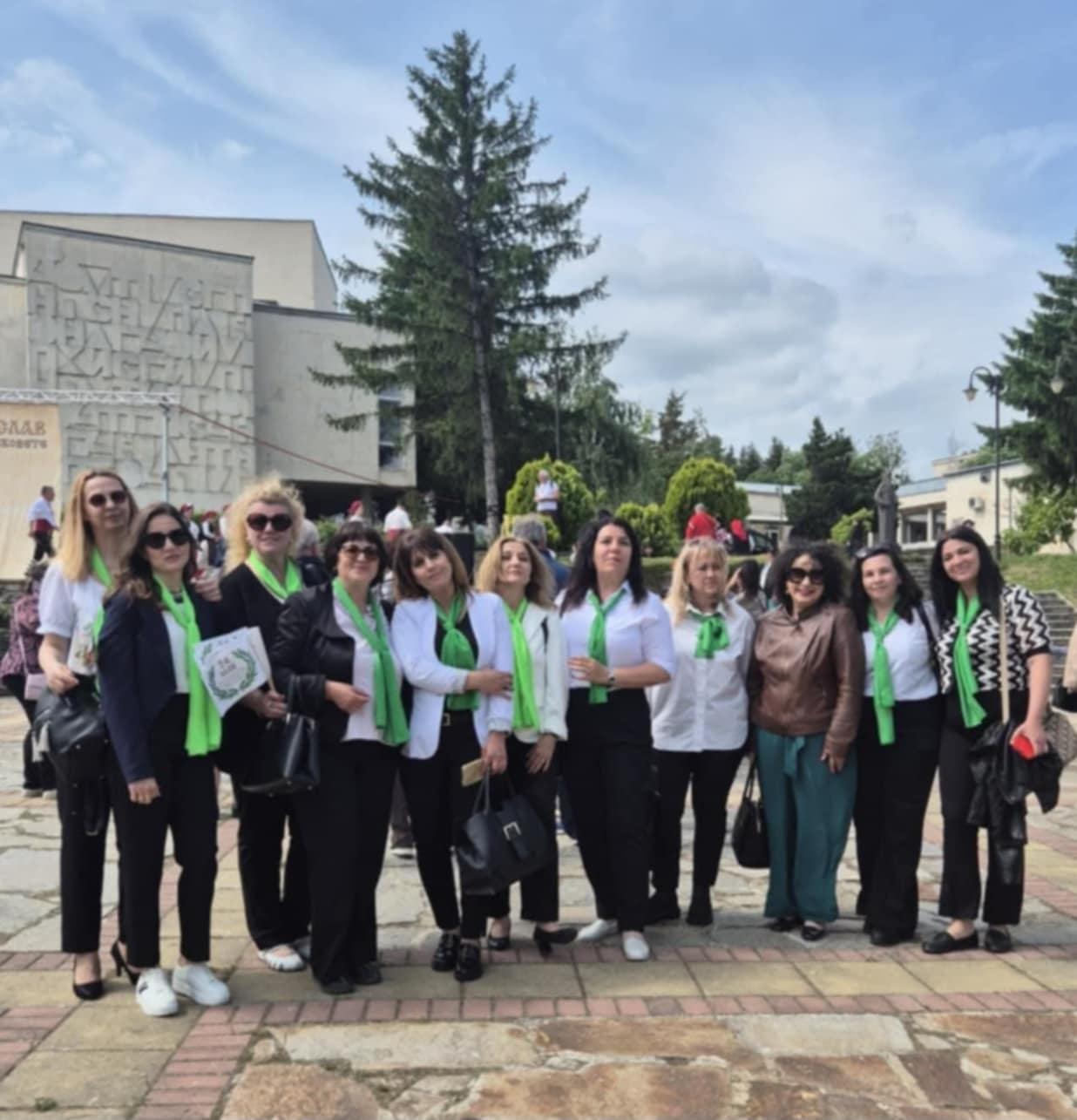 Екипът на училището